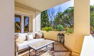 Ático de lujo en venta en un precioso complejo en primera línea de golf en Nueva Andalucía, Marbella 796989 
