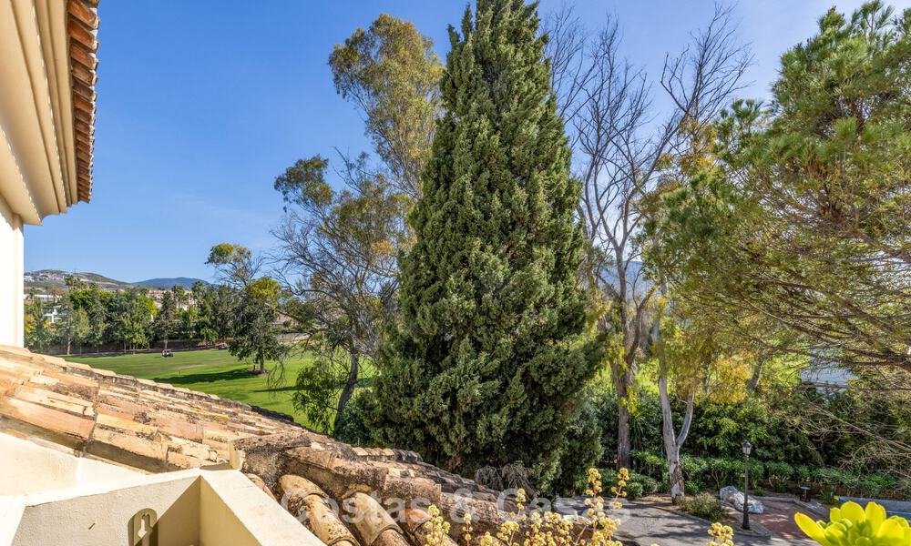 Ático de lujo en venta en un precioso complejo en primera línea de golf en Nueva Andalucía, Marbella 796990
