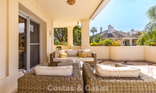 Ático de lujo en venta en un precioso complejo en primera línea de golf en Nueva Andalucía, Marbella 796994 