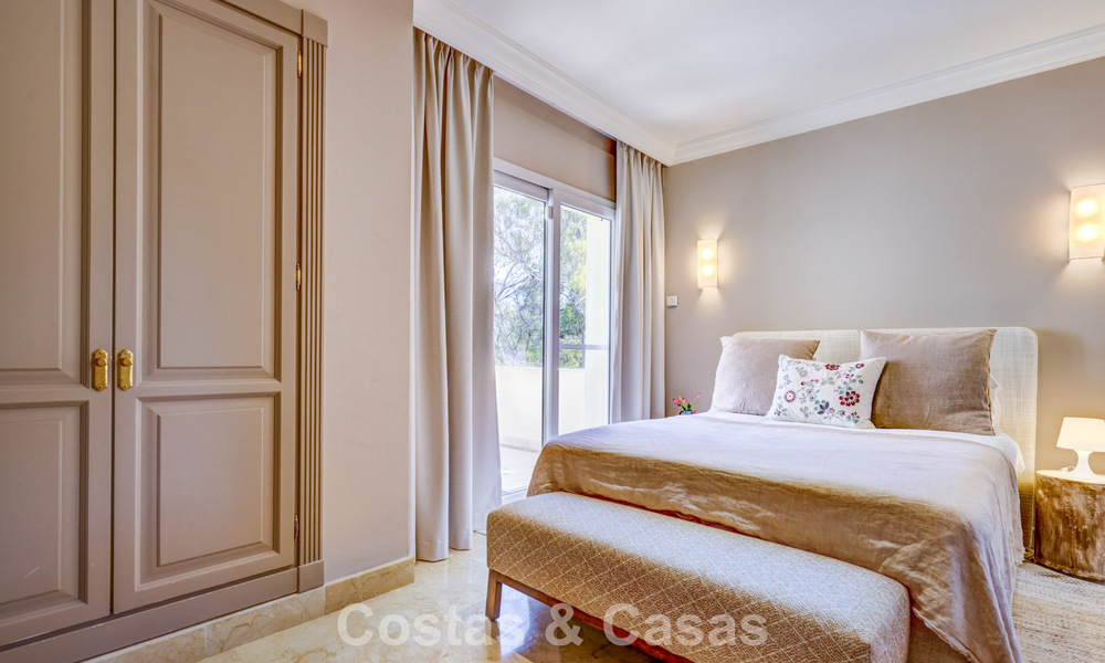 Ático de lujo en venta en un precioso complejo en primera línea de golf en Nueva Andalucía, Marbella 796995