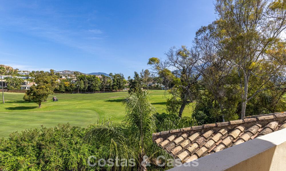 Ático de lujo en venta en un precioso complejo en primera línea de golf en Nueva Andalucía, Marbella 797002