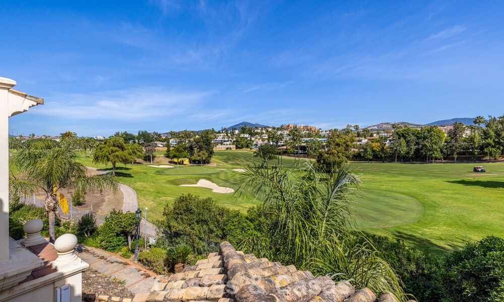 Ático de lujo en venta en un precioso complejo en primera línea de golf en Nueva Andalucía, Marbella 797003
