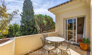 Ático de lujo en venta en un precioso complejo en primera línea de golf en Nueva Andalucía, Marbella 797004 