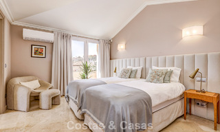 Ático de lujo en venta en un precioso complejo en primera línea de golf en Nueva Andalucía, Marbella 797011 
