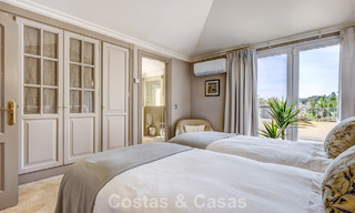 Ático de lujo en venta en un precioso complejo en primera línea de golf en Nueva Andalucía, Marbella 797012 