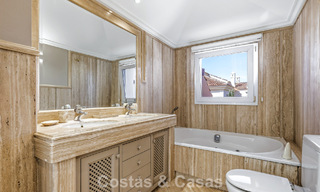Ático de lujo en venta en un precioso complejo en primera línea de golf en Nueva Andalucía, Marbella 797024 