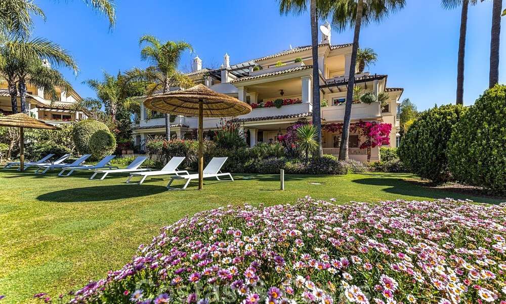 Ático de lujo en venta en un precioso complejo en primera línea de golf en Nueva Andalucía, Marbella 797027