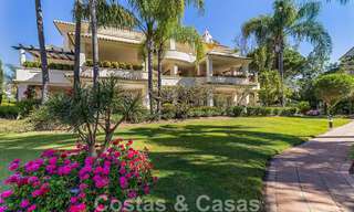 Ático de lujo en venta en un precioso complejo en primera línea de golf en Nueva Andalucía, Marbella 797028 