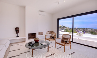 Se vende villa de estilo mediterráneo recientemente renovada, con vistas al mar, en una comunidad elevada y cerrada en Marbella - Benahavis 42882 