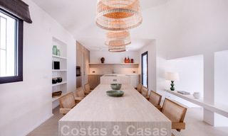 Se vende villa de estilo mediterráneo recientemente renovada, con vistas al mar, en una comunidad elevada y cerrada en Marbella - Benahavis 42883 