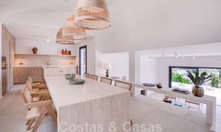 Se vende villa de estilo mediterráneo recientemente renovada, con vistas al mar, en una comunidad elevada y cerrada en Marbella - Benahavis 42888 