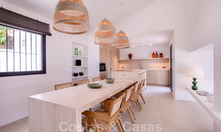 Se vende villa de estilo mediterráneo recientemente renovada, con vistas al mar, en una comunidad elevada y cerrada en Marbella - Benahavis 42892 