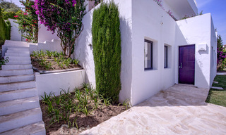 Se vende villa de estilo mediterráneo recientemente renovada, con vistas al mar, en una comunidad elevada y cerrada en Marbella - Benahavis 45526 