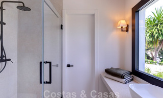 Se vende villa de estilo mediterráneo recientemente renovada, con vistas al mar, en una comunidad elevada y cerrada en Marbella - Benahavis 45529 