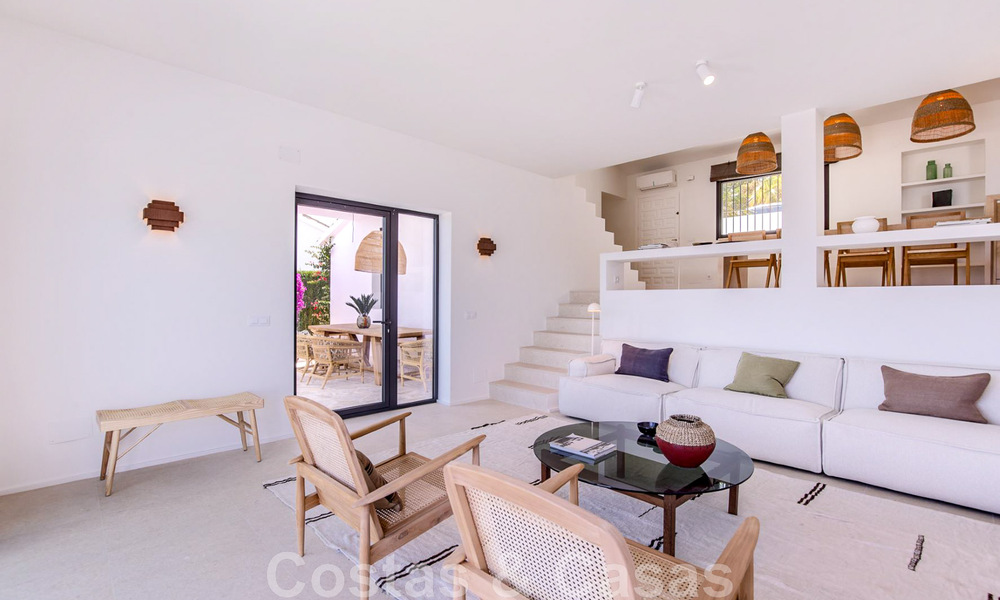 Se vende villa de estilo mediterráneo recientemente renovada, con vistas al mar, en una comunidad elevada y cerrada en Marbella - Benahavis 45533