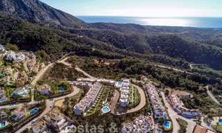 Nuevos apartamentos de lujo en venta, con vistas despejadas al lago, las montañas y la costa hacia Gibraltar, situados en el tranquilo Istán, Costa del Sol 42605 