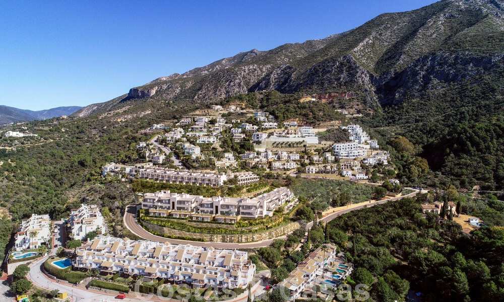 Nuevos apartamentos de lujo en venta, con vistas despejadas al lago, las montañas y la costa hacia Gibraltar, situados en el tranquilo Istán, Costa del Sol 42606