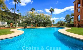 Gran apartamento en venta con preciosas vistas al mar en Benahavis - Marbella 42332 