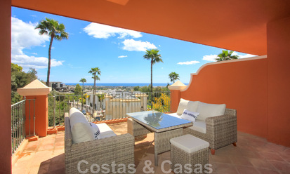 Gran apartamento en venta con preciosas vistas al mar en Benahavis - Marbella 42350