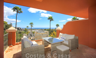 Gran apartamento en venta con preciosas vistas al mar en Benahavis - Marbella 42350 