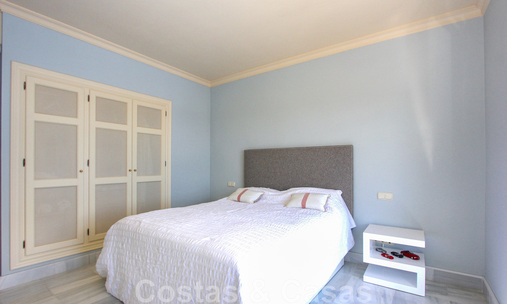Gran apartamento en venta con preciosas vistas al mar en Benahavis - Marbella 42359