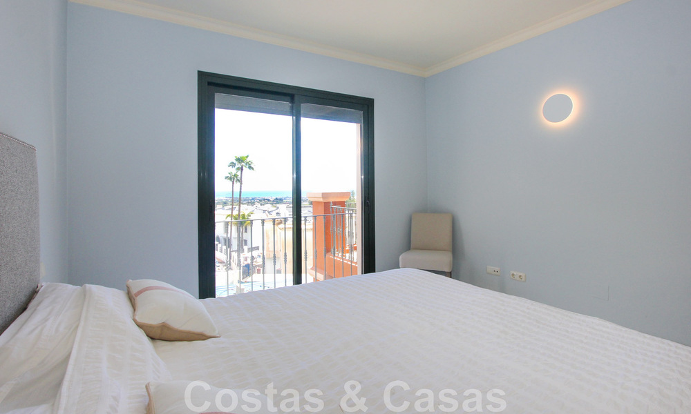 Gran apartamento en venta con preciosas vistas al mar en Benahavis - Marbella 42360