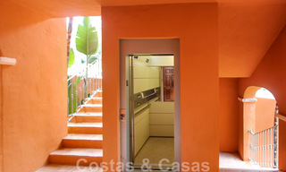 Gran apartamento en venta con preciosas vistas al mar en Benahavis - Marbella 42364 