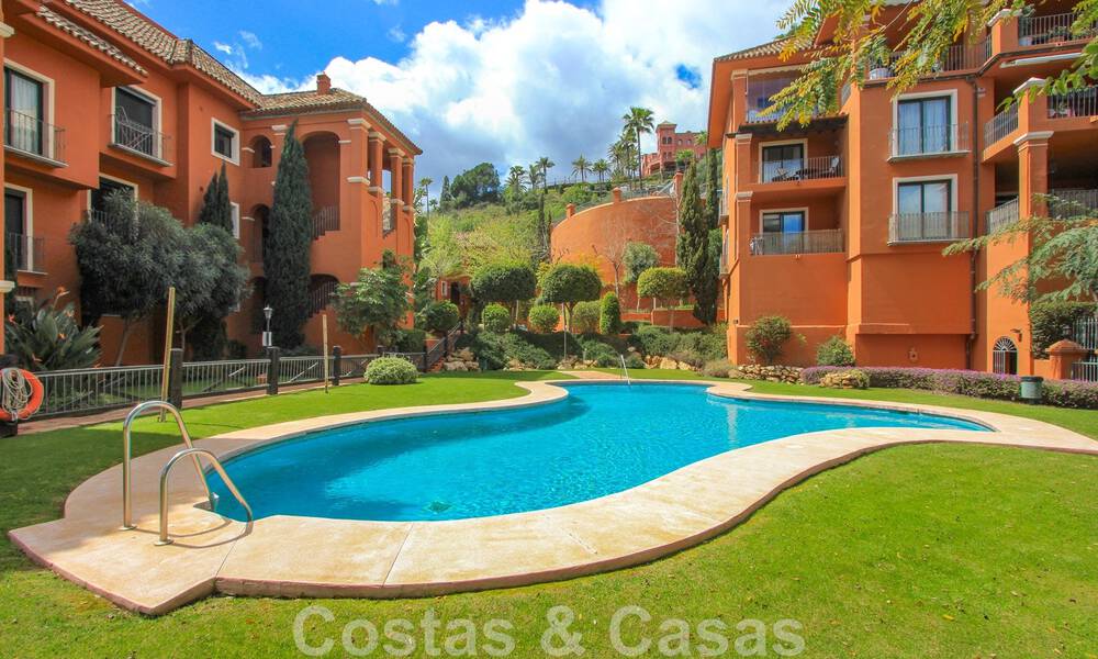 Gran apartamento en venta con preciosas vistas al mar en Benahavis - Marbella 42367