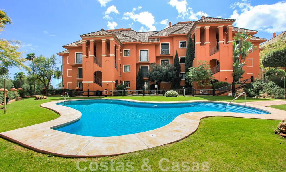 Gran apartamento en venta con preciosas vistas al mar en Benahavis - Marbella 42368