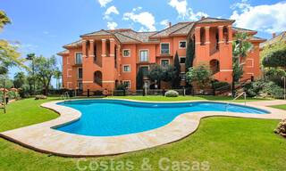 Gran apartamento en venta con preciosas vistas al mar en Benahavis - Marbella 42368 