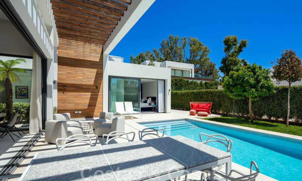 Moderna villa en venta en una comunidad entre Marbella y Estepona 42420