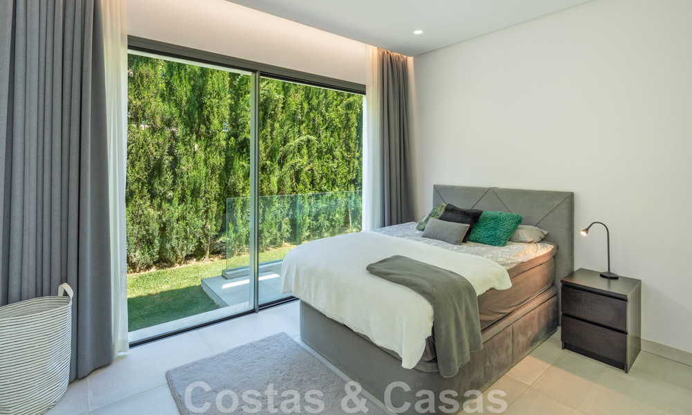 Moderna villa en venta en una comunidad entre Marbella y Estepona 42423