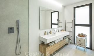 Moderna villa en venta en una comunidad entre Marbella y Estepona 42424 