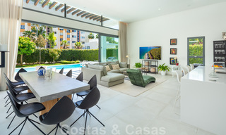Moderna villa en venta en una comunidad entre Marbella y Estepona 42426 