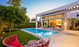 Moderna villa en venta en una comunidad entre Marbella y Estepona 42437 