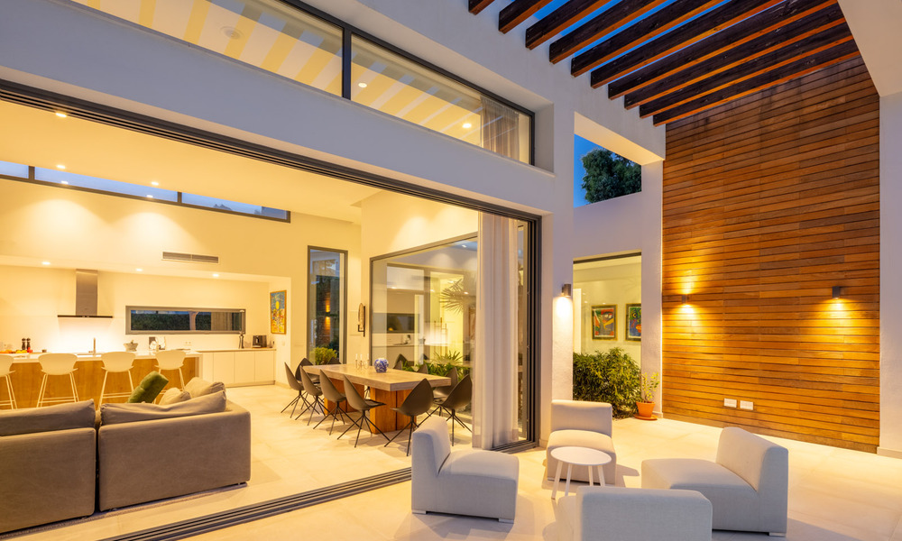 Moderna villa en venta en una comunidad entre Marbella y Estepona 42440