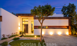 Moderna villa en venta en una comunidad entre Marbella y Estepona 42441 