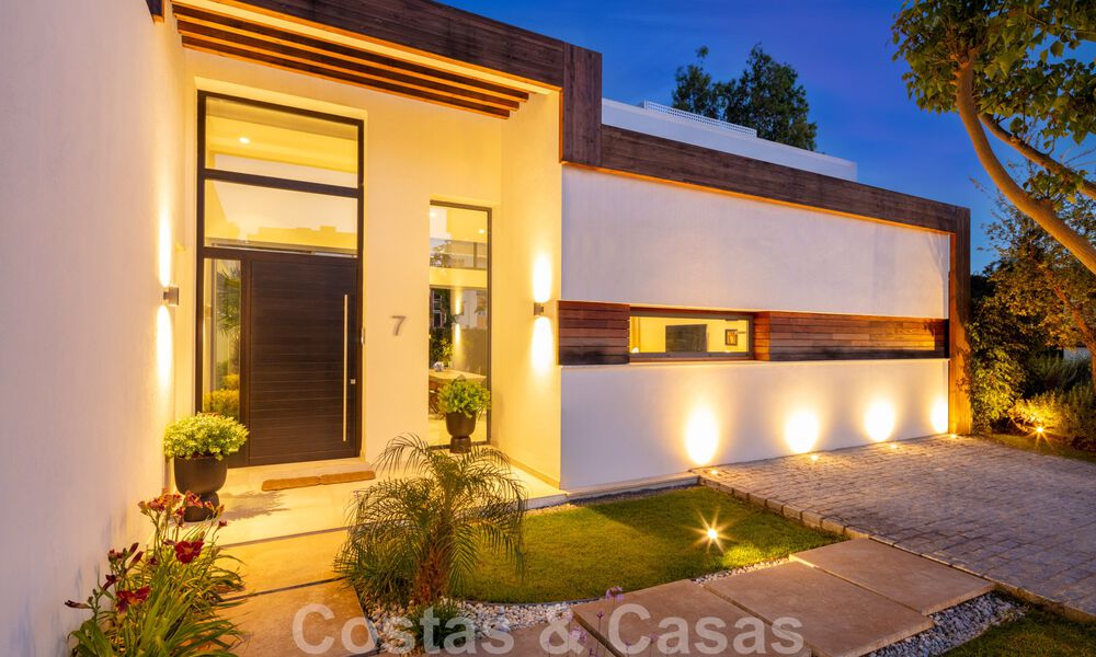 Moderna villa en venta en una comunidad entre Marbella y Estepona 42442