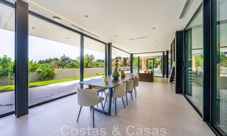 Lista para entrar a vivir, nueva villa de diseño en venta, diseñada ecológicamente con materiales de madera y piedra natural en la Milla de Oro de Marbella 42785 