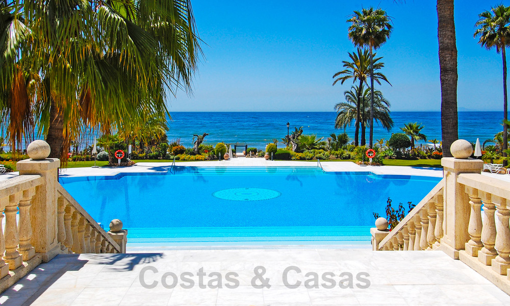 ¡Oportunidad! Ático de lujo en primera línea de playa en venta en Las Dunas Park, Marbella - Estepona 42505