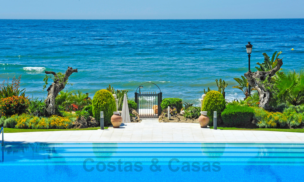 ¡Oportunidad! Ático de lujo en primera línea de playa en venta en Las Dunas Park, Marbella - Estepona 42506