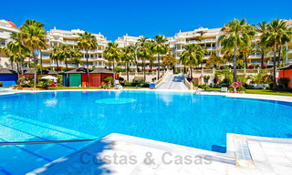 ¡Oportunidad! Ático de lujo en primera línea de playa en venta en Las Dunas Park, Marbella - Estepona 42509 