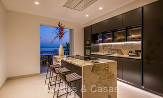 ¡Oportunidad! Ático de lujo en primera línea de playa en venta en Las Dunas Park, Marbella - Estepona 43687 