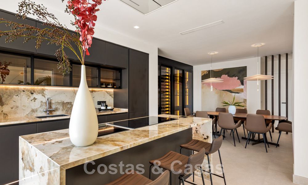 ¡Oportunidad! Ático de lujo en primera línea de playa en venta en Las Dunas Park, Marbella - Estepona 43713