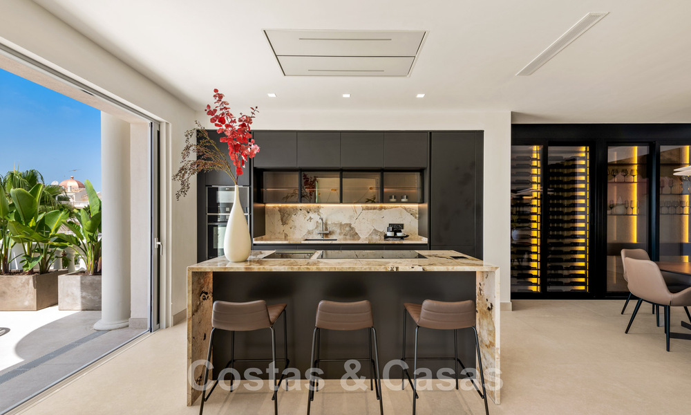 ¡Oportunidad! Ático de lujo en primera línea de playa en venta en Las Dunas Park, Marbella - Estepona 43714