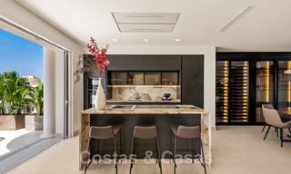 ¡Oportunidad! Ático de lujo en primera línea de playa en venta en Las Dunas Park, Marbella - Estepona 43714 