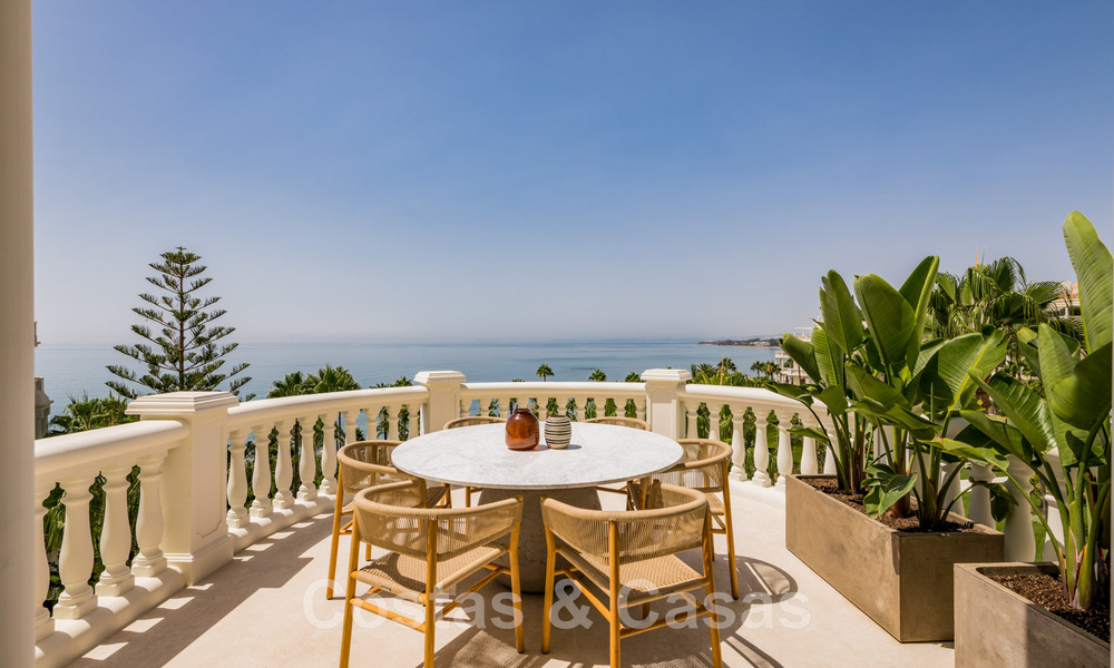 ¡Oportunidad! Ático de lujo en primera línea de playa en venta en Las Dunas Park, Marbella - Estepona 43727
