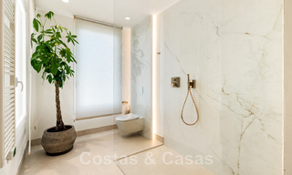 ¡Oportunidad! Ático de lujo en primera línea de playa en venta en Las Dunas Park, Marbella - Estepona 43730 