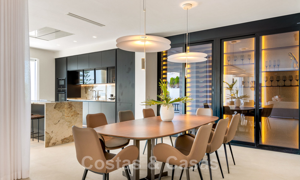 ¡Oportunidad! Ático de lujo en primera línea de playa en venta en Las Dunas Park, Marbella - Estepona 43731