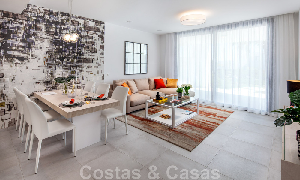 Listos para entrar a vivir. Últimos 2 áticos en venta de estilo moderno en un nuevo complejo en la Nueva Milla de Oro entre Marbella y Estepona 42520